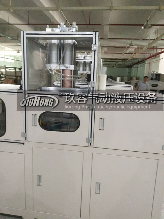 客戶的鋰電池極耳成型機，自動入殼機產(chǎn)品圖